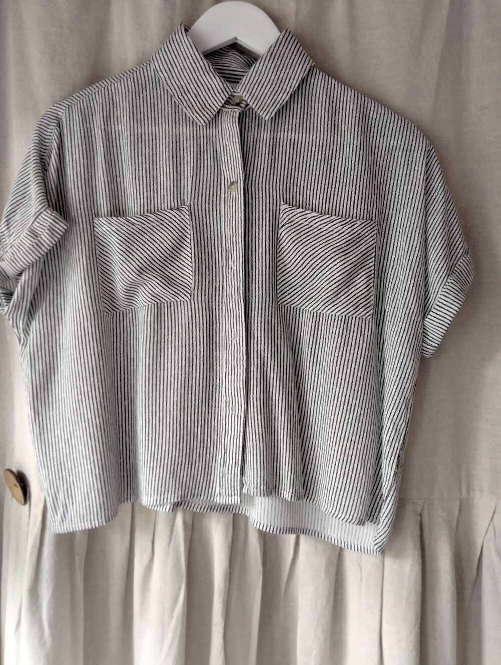 Sim & Sam Cropped Button Down Shirt Size Medium
